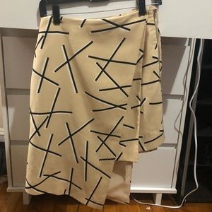 Asymmetric skirt